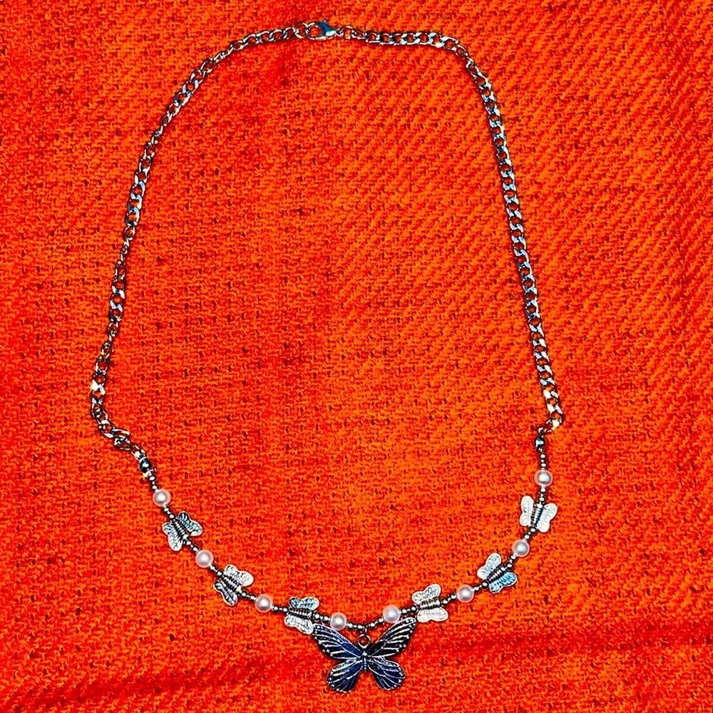 1 pack women’s butterfly necklace around 10 inches long